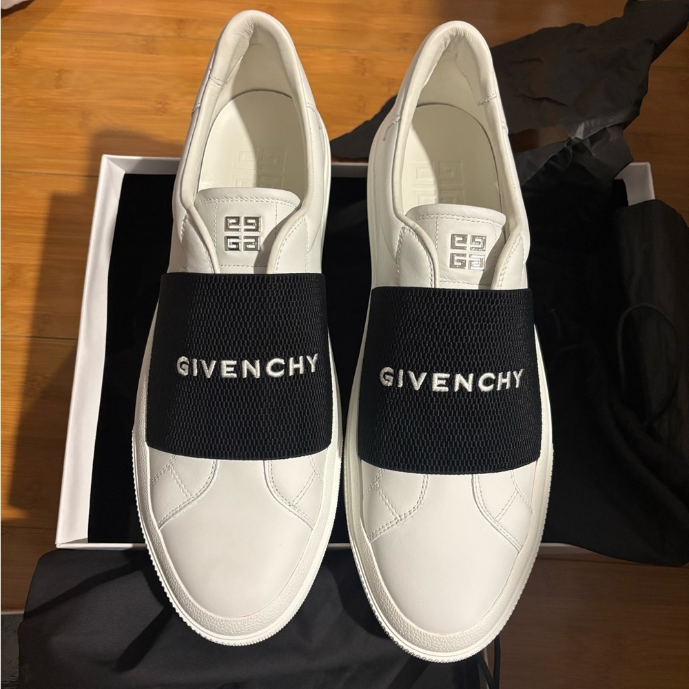 Givenchy Men's White and Black Logo Sneakers
